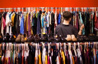 2015服裝電商銷售額增長21%，未來機(jī)會(huì)聚焦何處？鞋帽零售新趨勢探析