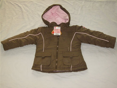 福州榮登貿(mào)易 專注品牌兒童風(fēng)衣與鞋帽零售批發(fā)，打造童裝服飾一站式采購平臺(tái)